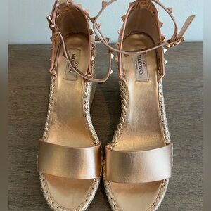 NEW Valentino Garavani Beige Sole